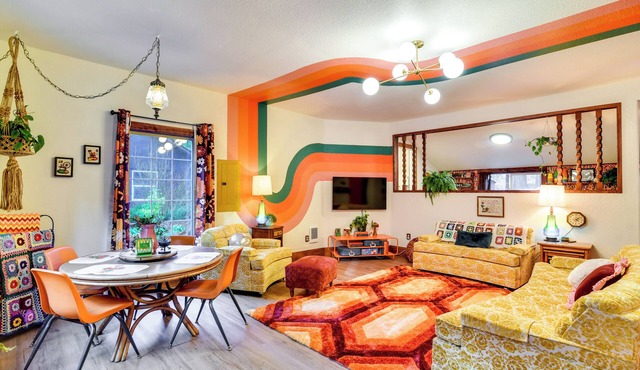 70s Retro Retreat in Rhododendron! Mt Hood Base