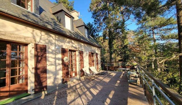 710 - 6-room house 450m from Lanruen beach.