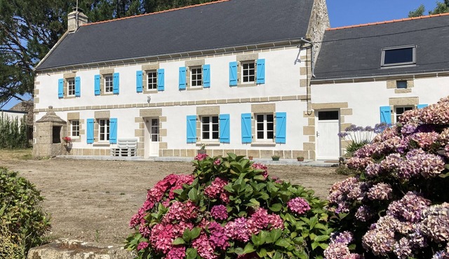 711- Spacious Breton farmhouse, sauna, large garden