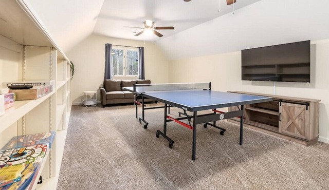 712 Forrest Heights · 7BR Home/4000 Sq ft/Sleeps 14