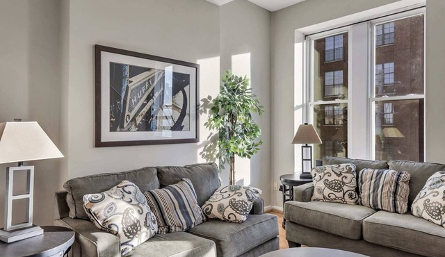 715a - Settle into Soulard! 4 beds 2 full baths