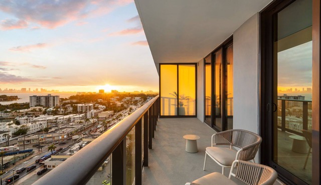 72 Park- Luxury Condo, Private Beach Access