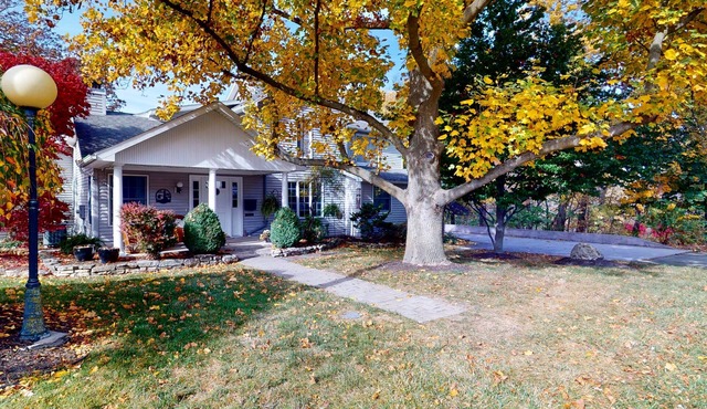 720 Jamine Ave. Spacious Cottage in Quiet Area Near the Pool and Pickleball!