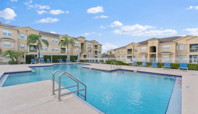 721TR 2BR Condo APT Heated Pool HotTub King Bed
