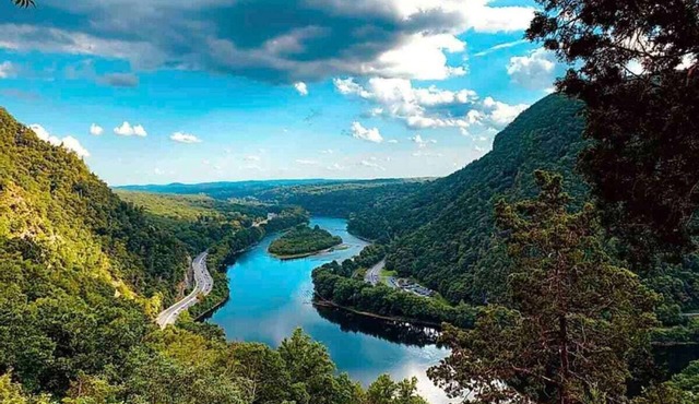 723 Sarah · Pocono Urban Escape 4 Bedroom