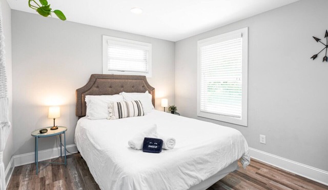 724A · The Blue Bungalow - Min to Downtown and Airport!