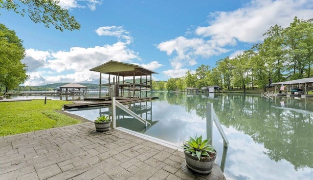 726 Halfmoon Shores Drive · 6BR Lake Front - Boathouse - Dock - Screened Porch