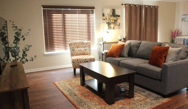 729 Keenway B · water view apartment in Kalamazoo