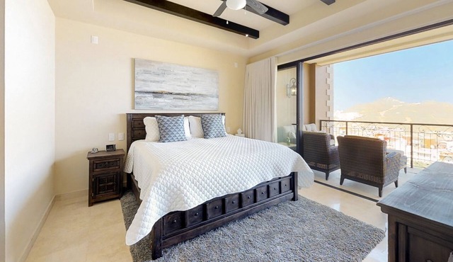 73 ABNB+VRBO 5 Star Reviews Amazing View 2x2