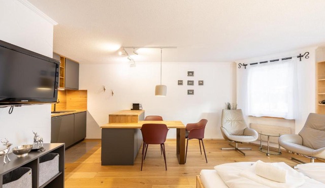 7304 Pure Freude in dieser stilvoll renovierten Wohnung mit moderner Kueche