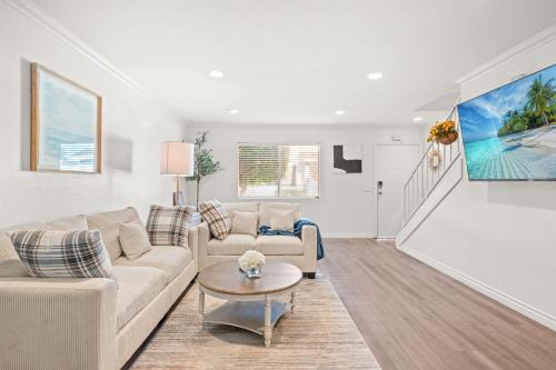 734 Glendora