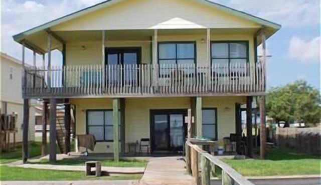 736 North Shore - Quaint Home on the Water!