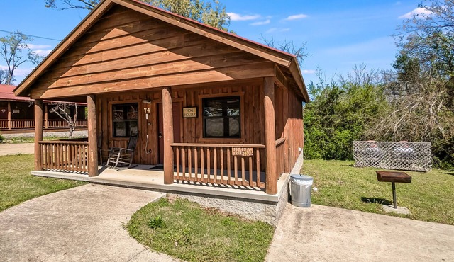 #74 Pinewood Cabin: Hog Holler