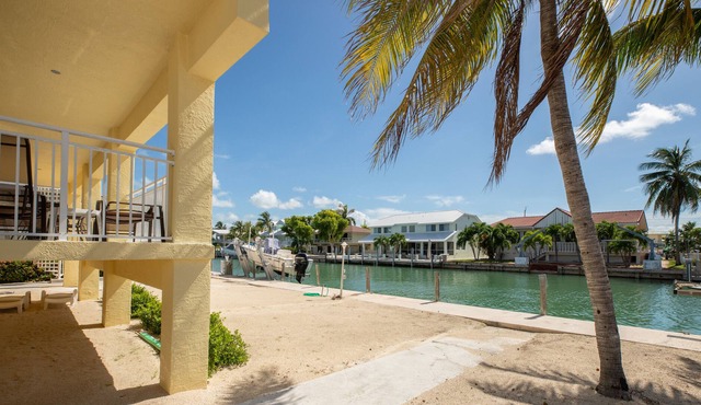 740 11th Street - cute 2 bedroom, two bath half duplex. Max boat length 24'.