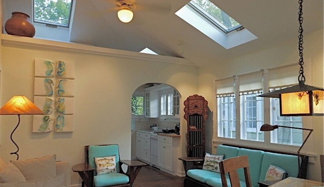 75 Paces to Beach Stairs! Walk to Whistle Stop Deli/Bakery and Roadhouse Diner