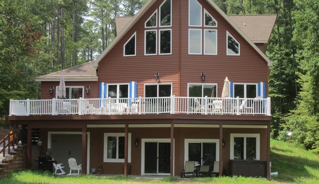 7500 Sq Ft home with 3 floors- Saturday to Saturday summer rental.