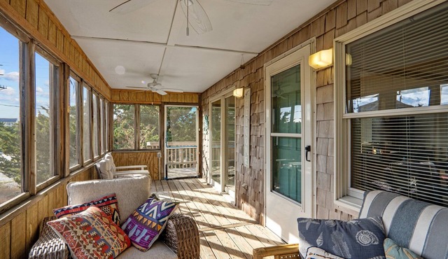7531- Ginny Anne, 115 Yard Stroll to Beach. Sun Deck. Bring the Pooch.
