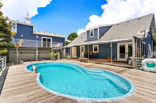 7585 - Roanoke Island Retreat