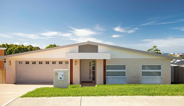 76 Red Head Road with luxurious outdoor pool