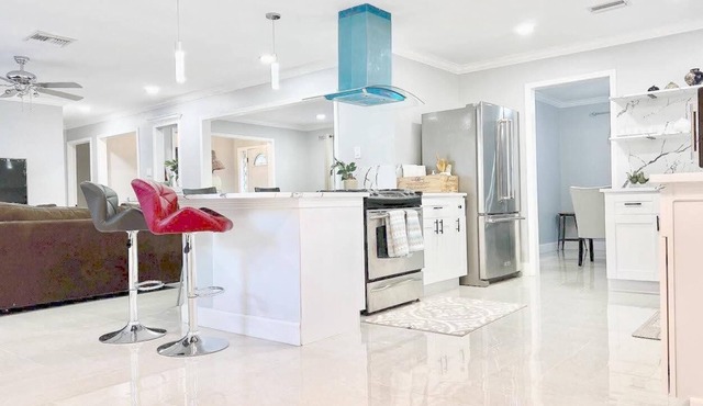 77036 - Beautiful Central Southwest Home
