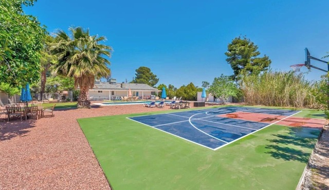 777Rentals - 7BRs/4BA - Sport Court Estate