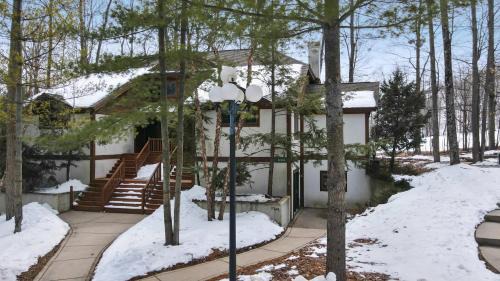 780 Combined Upper and Lower Disciples Village Condo