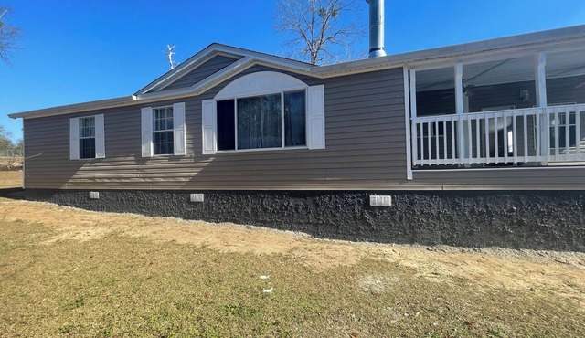 7872 Modern & spaces 3-bedroom house with AC and WiFi in wonderful Sneads.