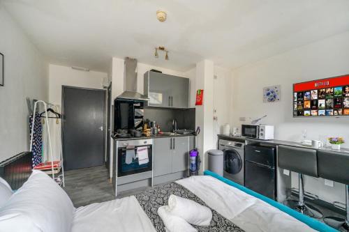 78F6 Modern & Cosy Studio