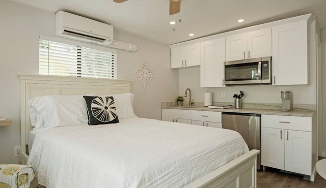 7B Newly Renovated Studio at Coastal Cottages