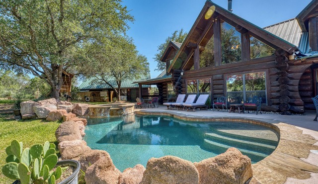7BD Retreat w/Pool, Hot Tub—Sleeps 28 | Pet Friendly