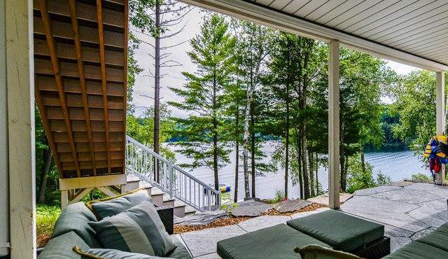 7Bdrm, 4Bath Dreamy Cottage on LOB. Games Room! All Day Sun!