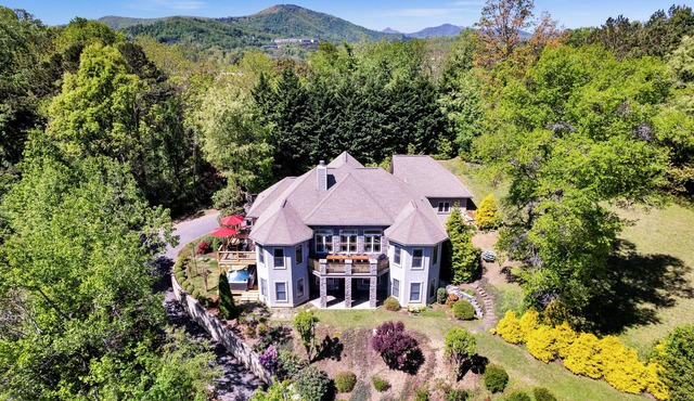 7BR/5BA Asheville Luxury Mansion w/Sauna/Steam/Cold/Hottub/Gamerm/MovieTheatre