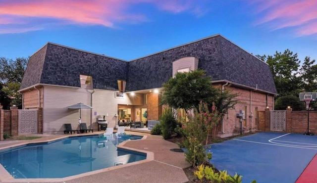 7BR 5BA w Pool, Hot Tub, Sport Court & Game Room