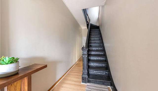 7BR 5BTH Steps to Bars, Dining, NYC Access with GameRm, Backyard, BBQ, Parking
