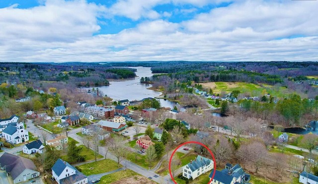 7BR Hilltop Retreat · 2 Kitchens & Decks