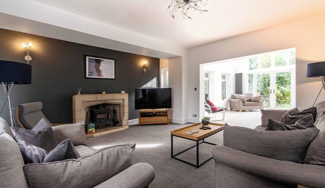 7BR Home in Nottingham – Perfect for Large Groups