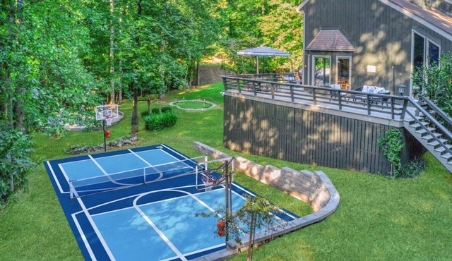 7BR Jamestown Oasis with Hot Tub and Games