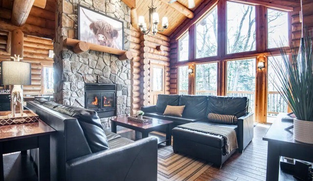 7BR LogCabin/Spa/Nature/MontTremblant Area/18 Guests