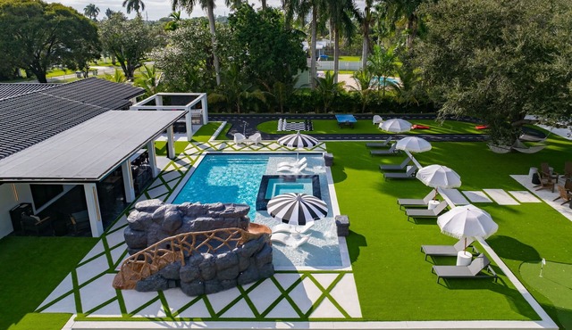 7BR Private Estate w/Pool, Spa, Waterslide & Go-Karts
