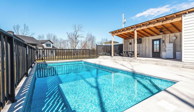 7BR Private Heated Pool Gym King Bed 15min to SDC