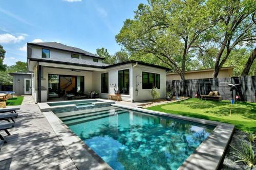 7BR Private Villa with Heated Pool & Outdoor Oasis