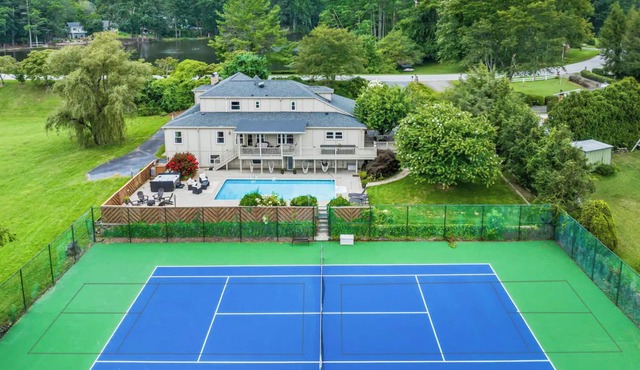 7BR Resort Home: Pool & Courts