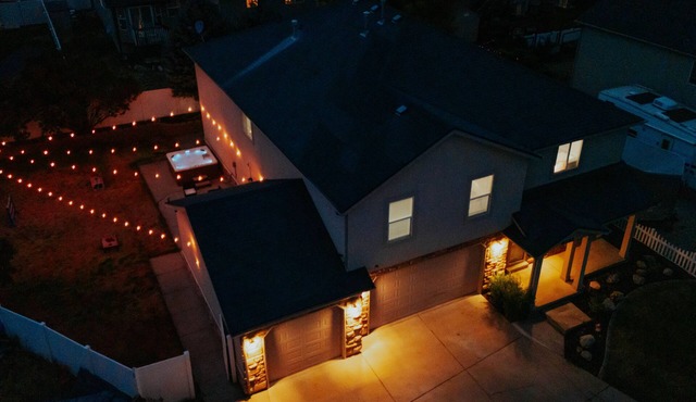 7BR Retreat Sleeps 25 Near Ski & Downtown SLC