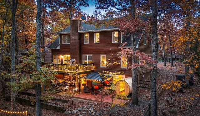 7BR Sleeps 17 | Hot Tub, Sauna, Game + Movie Room