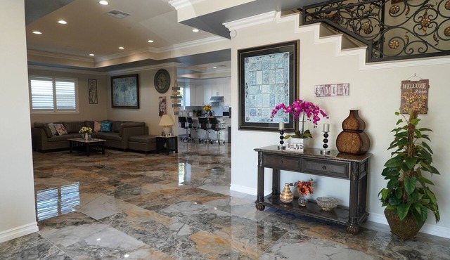 7BRLuxury Home Near Disney & Knott's for 30 people