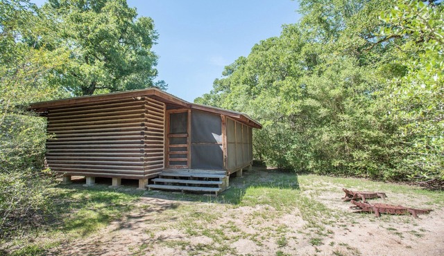 7F Lodge - Batts Ferry Cabin w/Breakfast - Log Cabin w/Jacuzzi Tub and Fire Pit