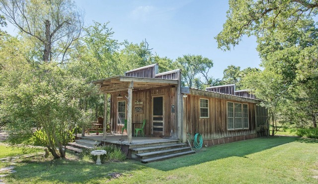 7F Lodge - Hill Country Lodge - Country Living w/Jacuzzi Tub and Fire Pit and Breakfast