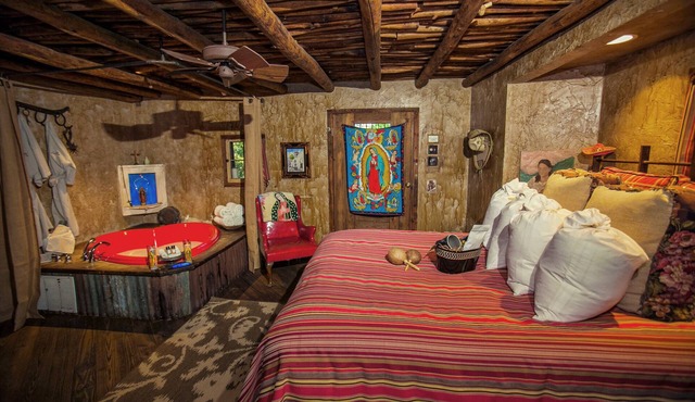 7F Lodge - Mexico - Fiesta or Siesta w/Jacuzzi Tub and Breakfast