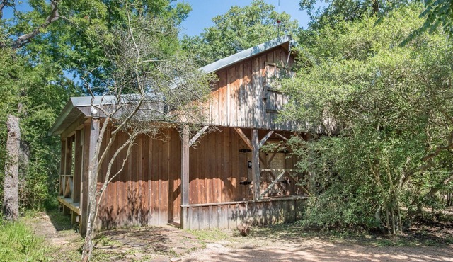7F Lodge - The Barn A Secluded Western Style Place w/Jacuzzi Tub and Breakfast