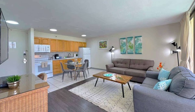 7FL Waikiki Condo, Steps to Beach w/Free Parking